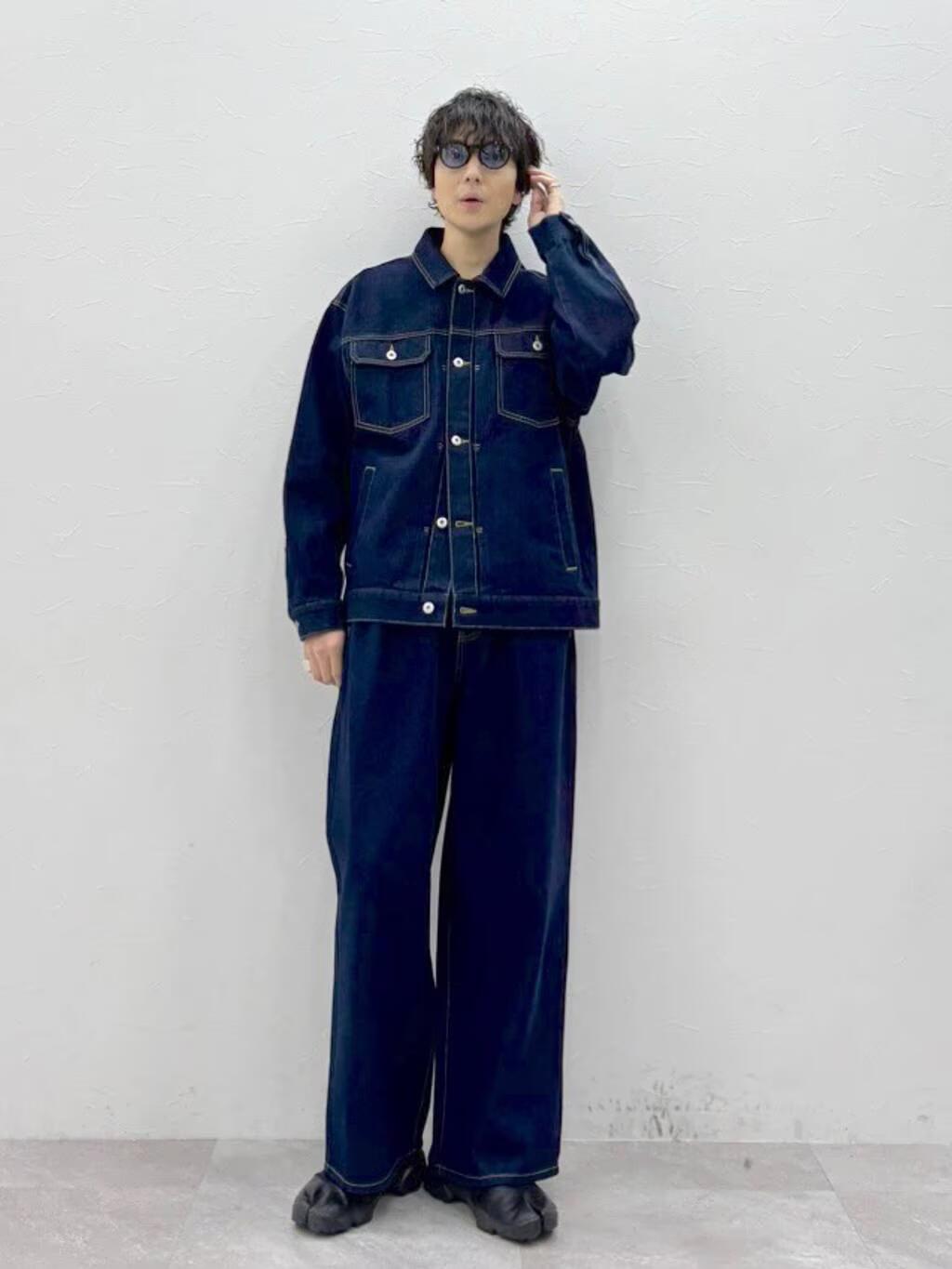 LAKOLEのサイドアジャスターデニムパンツを使ったコーディネートを紹介します。｜Rakuten Fashion(楽天ファッション／旧楽天ブランドアベニュー)5182350