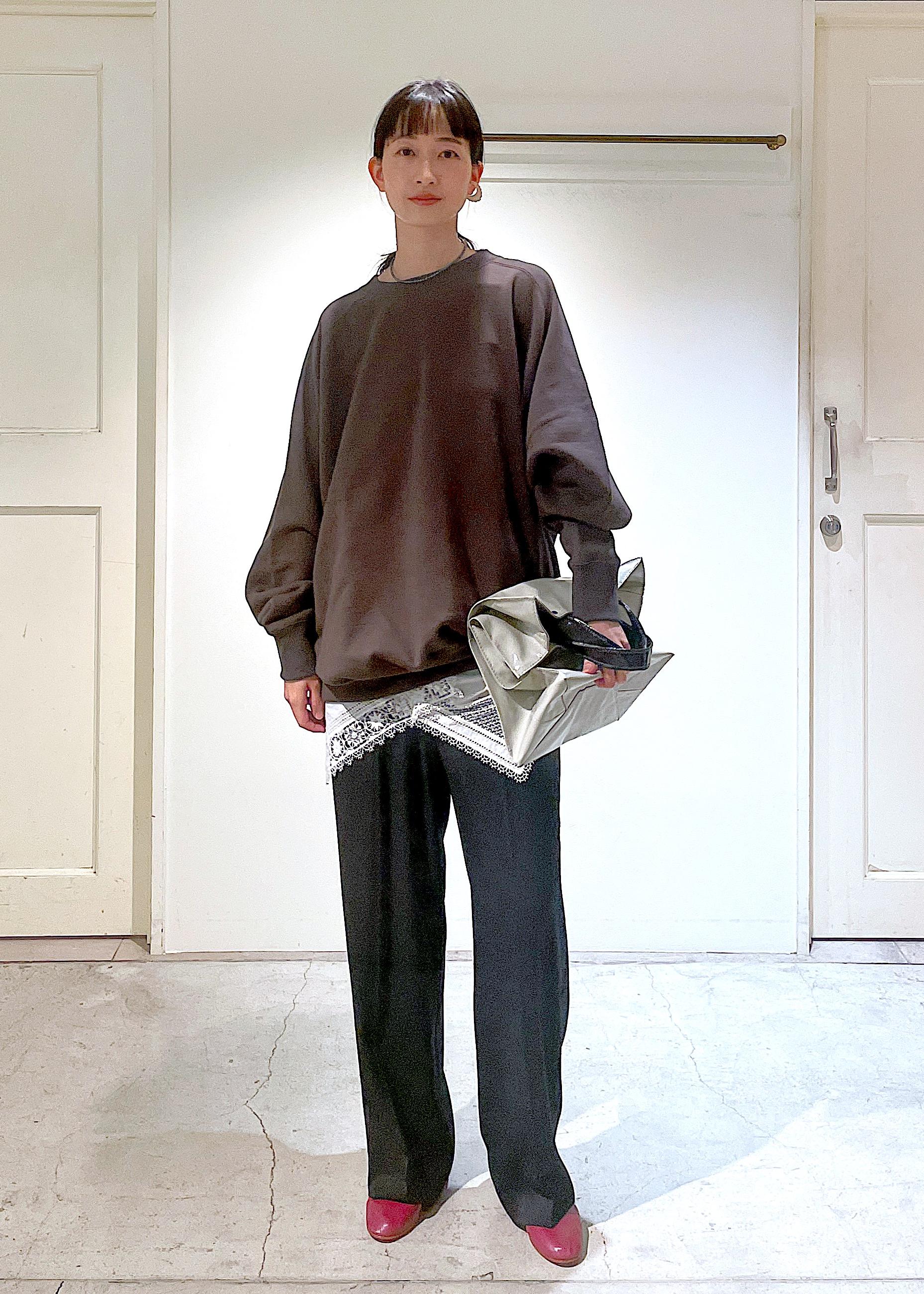 SALON adam et rope'の【追加】イージーストレッチストレートパンツ2/スラックス【接触冷感・UVケア・洗える】を使ったコーディネートを紹介します。｜Rakuten Fashion(楽天ファッション／旧楽天ブランドアベニュー)5240200