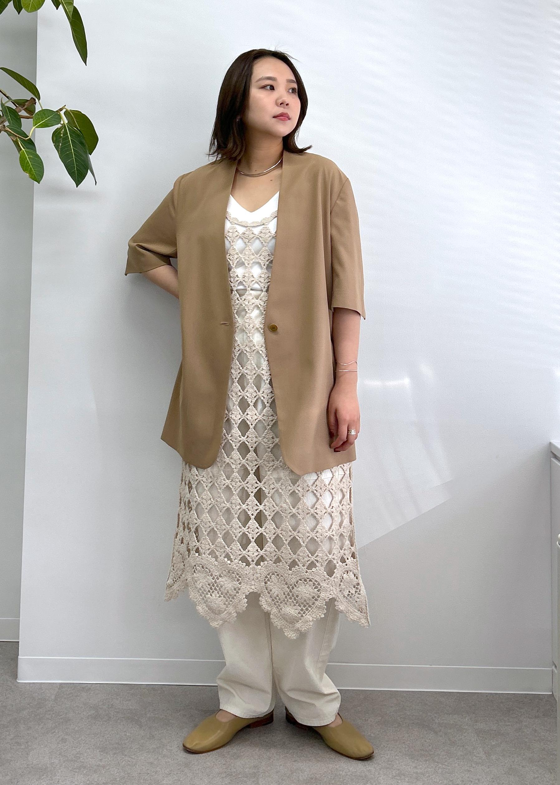SALON adam et rope'のクロシェニットワンピースを使ったコーディネートを紹介します。｜Rakuten Fashion(楽天ファッション／旧楽天ブランドアベニュー)5240213