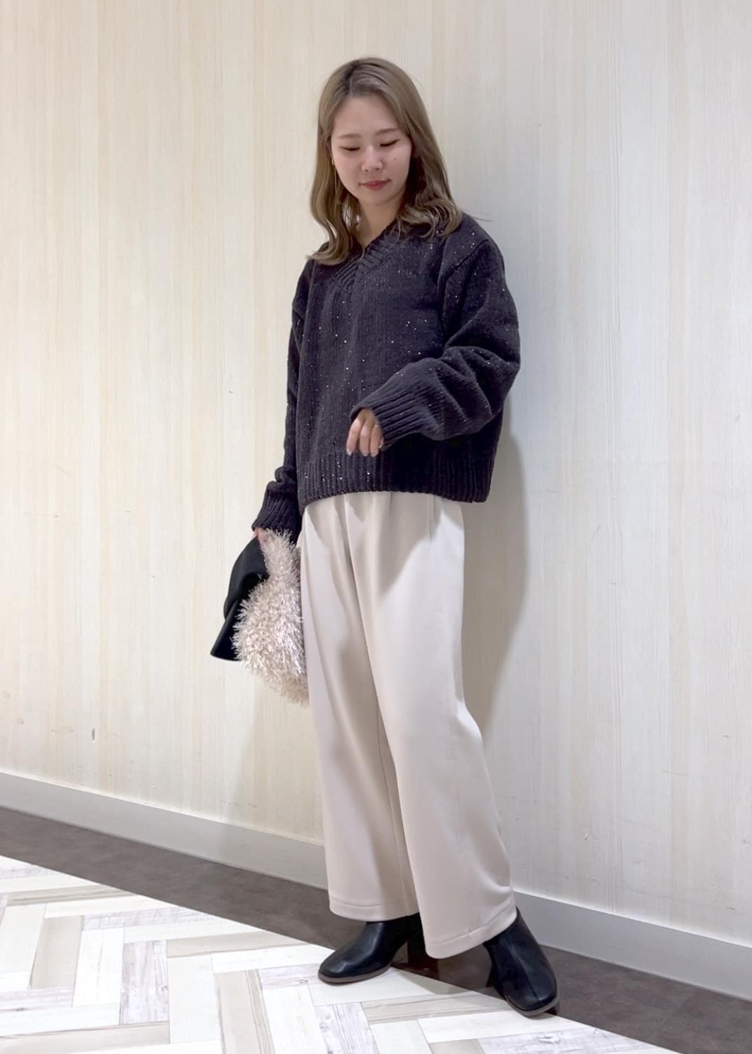 ROPE' PICNICのアンジェリーナモールVネックニットプルオーバーを使ったコーディネートを紹介します。｜Rakuten Fashion(楽天ファッション／旧楽天ブランドアベニュー)5240431