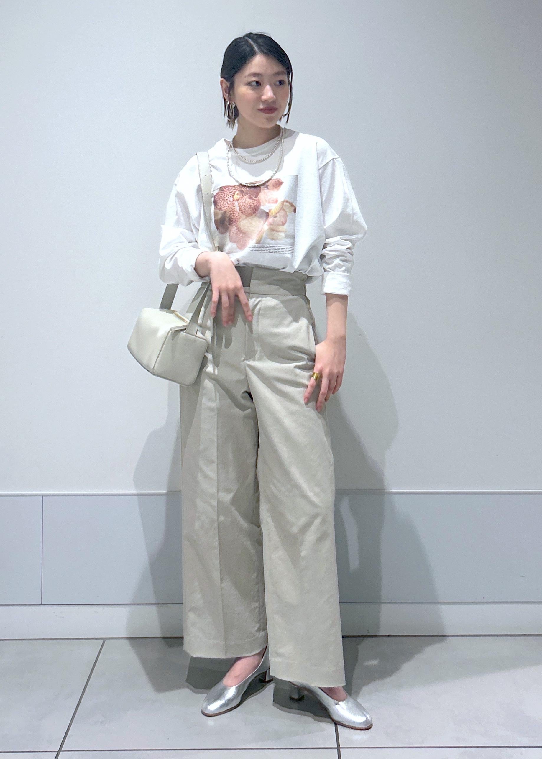 SALON adam et rope'のコットンライクスタイルアップパンツを使ったコーディネートを紹介します。｜Rakuten Fashion(楽天ファッション／旧楽天ブランドアベニュー)5272106