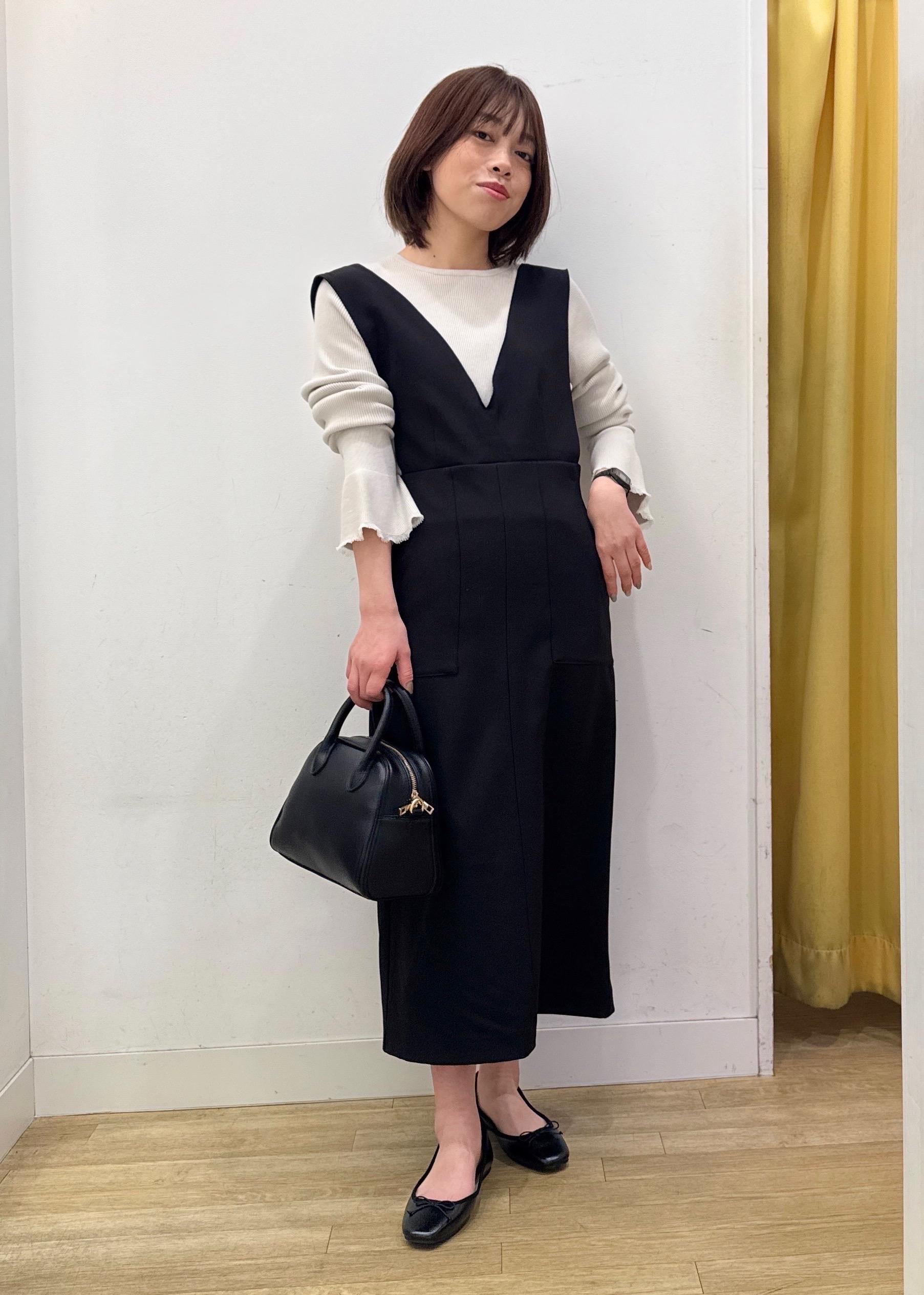 ROPE' PICNICのデザインポケットジャンパースカートを使ったコーディネートを紹介します。｜Rakuten Fashion(楽天ファッション／旧楽天ブランドアベニュー)5272701