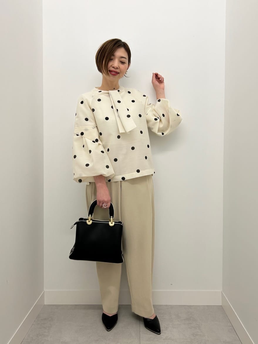 Vinのサイドタックカーブスラックスを使ったコーディネートを紹介します。｜Rakuten Fashion(楽天ファッション／旧楽天ブランドアベニュー)5186890