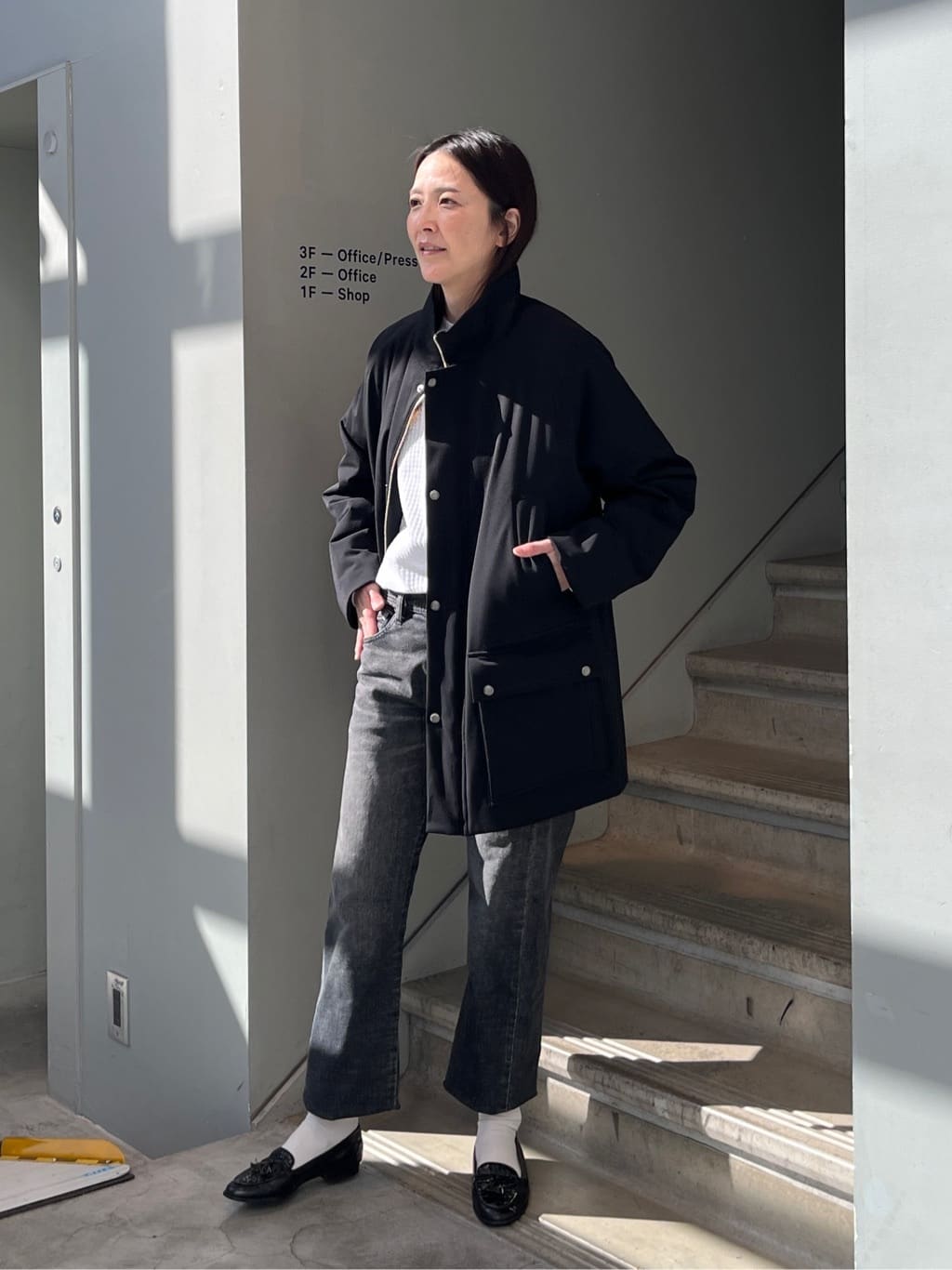 TAKEO KIKUCHIの【モンスターストレッチ】日本製 ウォッシュド デニムパンツを使ったコーディネートを紹介します。｜Rakuten Fashion(楽天ファッション／旧楽天ブランドアベニュー)5187392