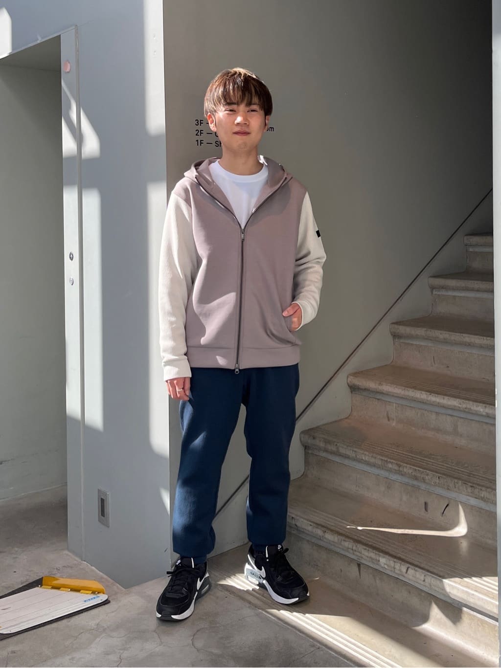 TAKEO KIKUCHIの【Made in JAPAN】ニットスリーブ ジップアップ パーカを使ったコーディネートを紹介します。｜Rakuten Fashion(楽天ファッション／旧楽天ブランドアベニュー)5189843