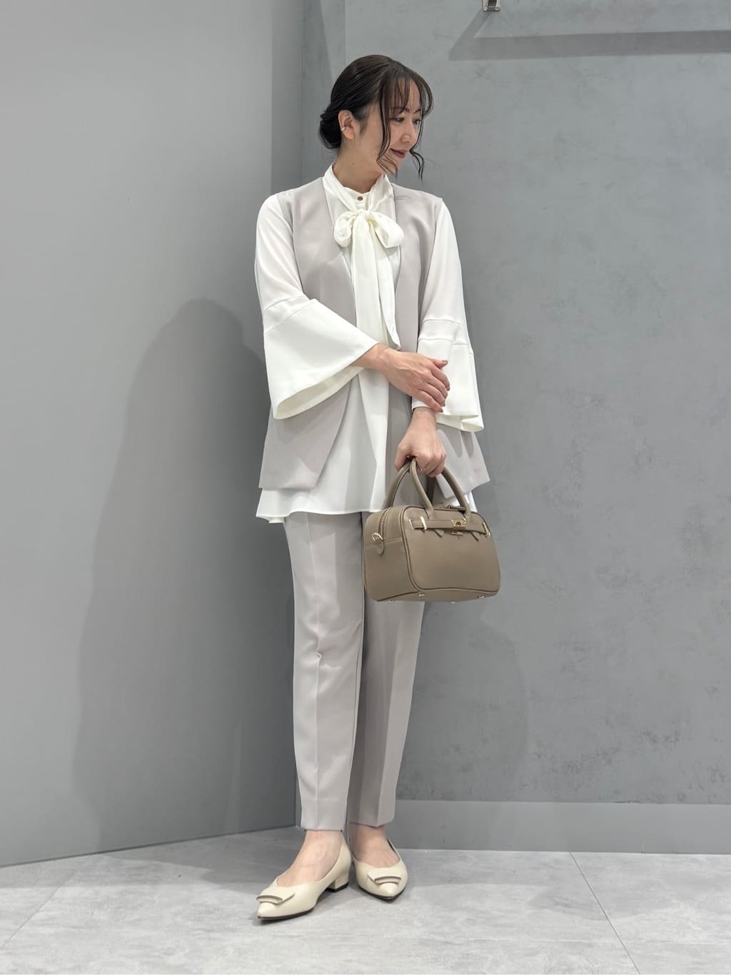 Vinのセンタープレステーパードパンツを使ったコーディネートを紹介します。｜Rakuten Fashion(楽天ファッション／旧楽天ブランドアベニュー)5192523