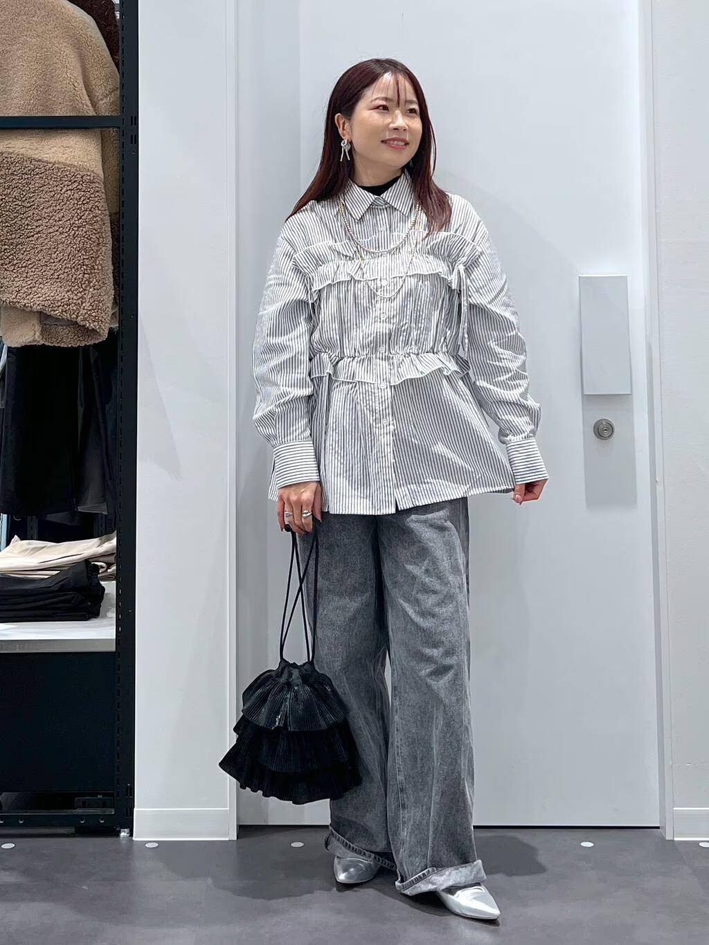 LAKOLEのウエストフックデニムパンツを使ったコーディネートを紹介します。｜Rakuten Fashion(楽天ファッション／旧楽天ブランドアベニュー)5208049