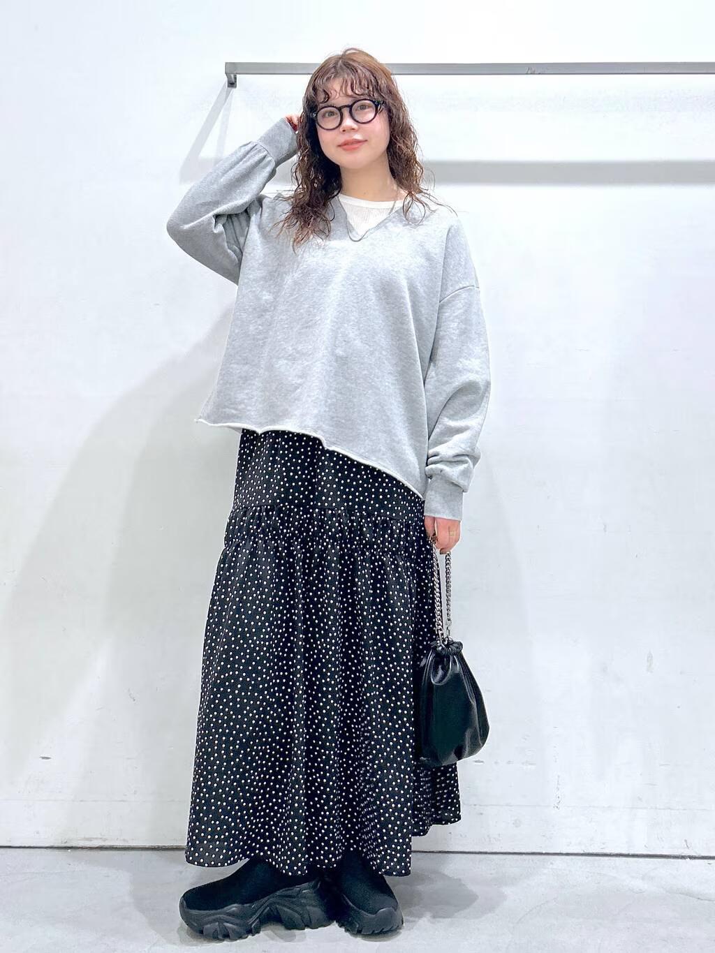 LAKOLEのVネック裏毛プルオーバーを使ったコーディネートを紹介します。｜Rakuten Fashion(楽天ファッション／旧楽天ブランドアベニュー)5208522