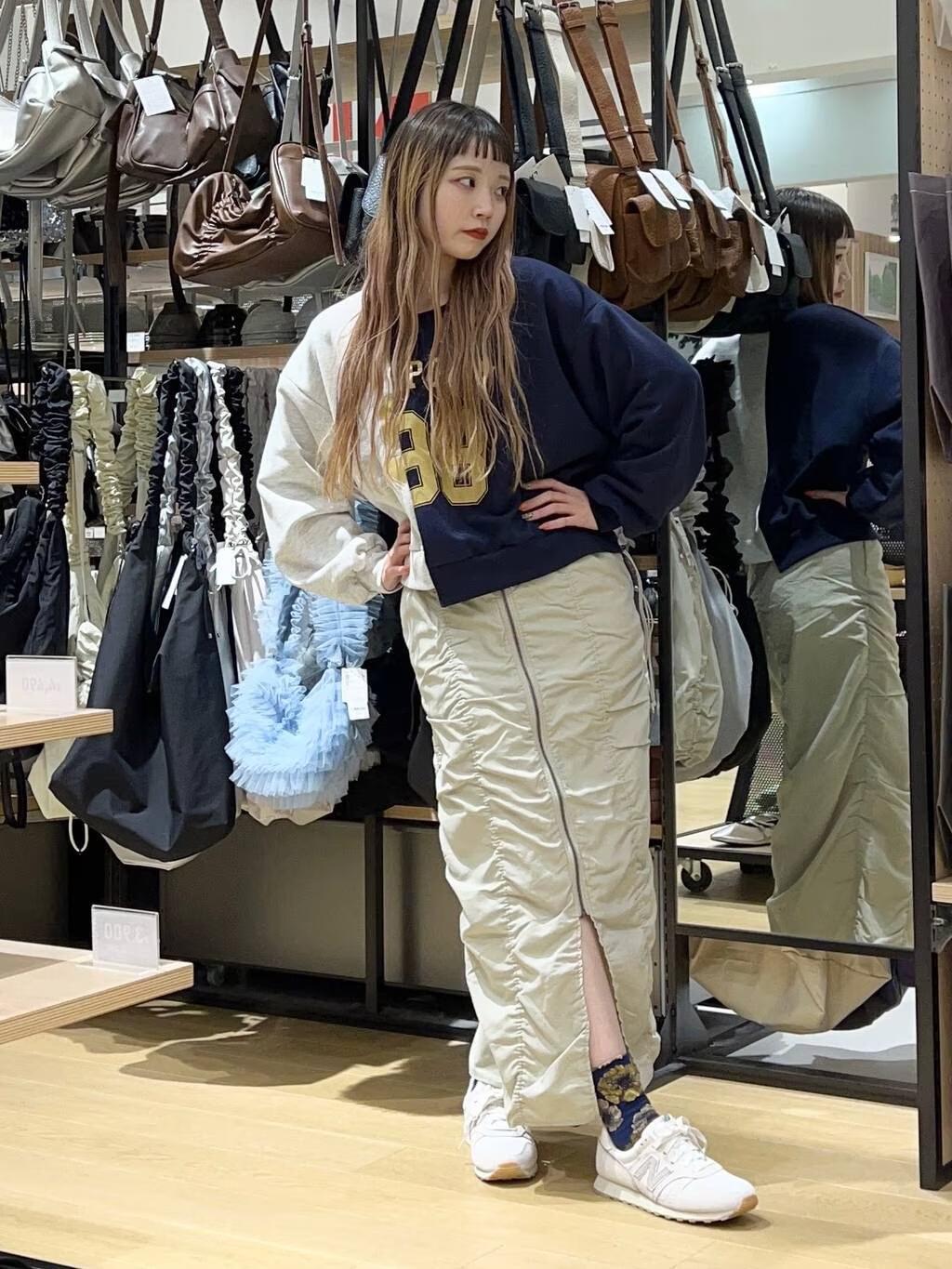 LAKOLEのリメイク風ロゴ裏毛プルオーバーを使ったコーディネートを紹介します。｜Rakuten Fashion(楽天ファッション／旧楽天ブランドアベニュー)5209103