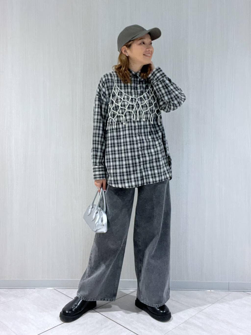 LAKOLEの横長ミニボストンバッグを使ったコーディネートを紹介します。｜Rakuten Fashion(楽天ファッション／旧楽天ブランドアベニュー)5210035