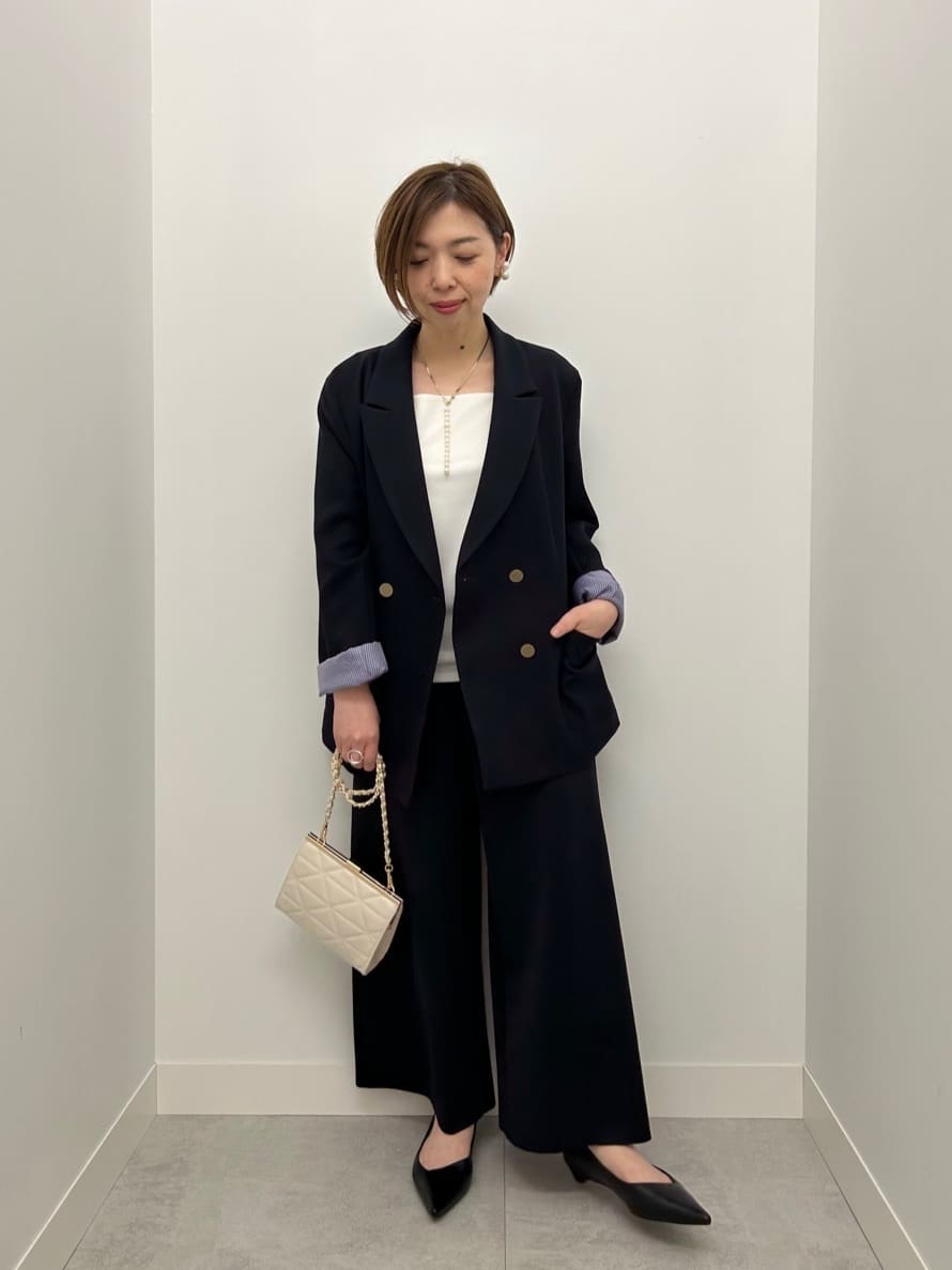 Vinのスクエアネックサテンタンクトップを使ったコーディネートを紹介します。｜Rakuten Fashion(楽天ファッション／旧楽天ブランドアベニュー)5211338