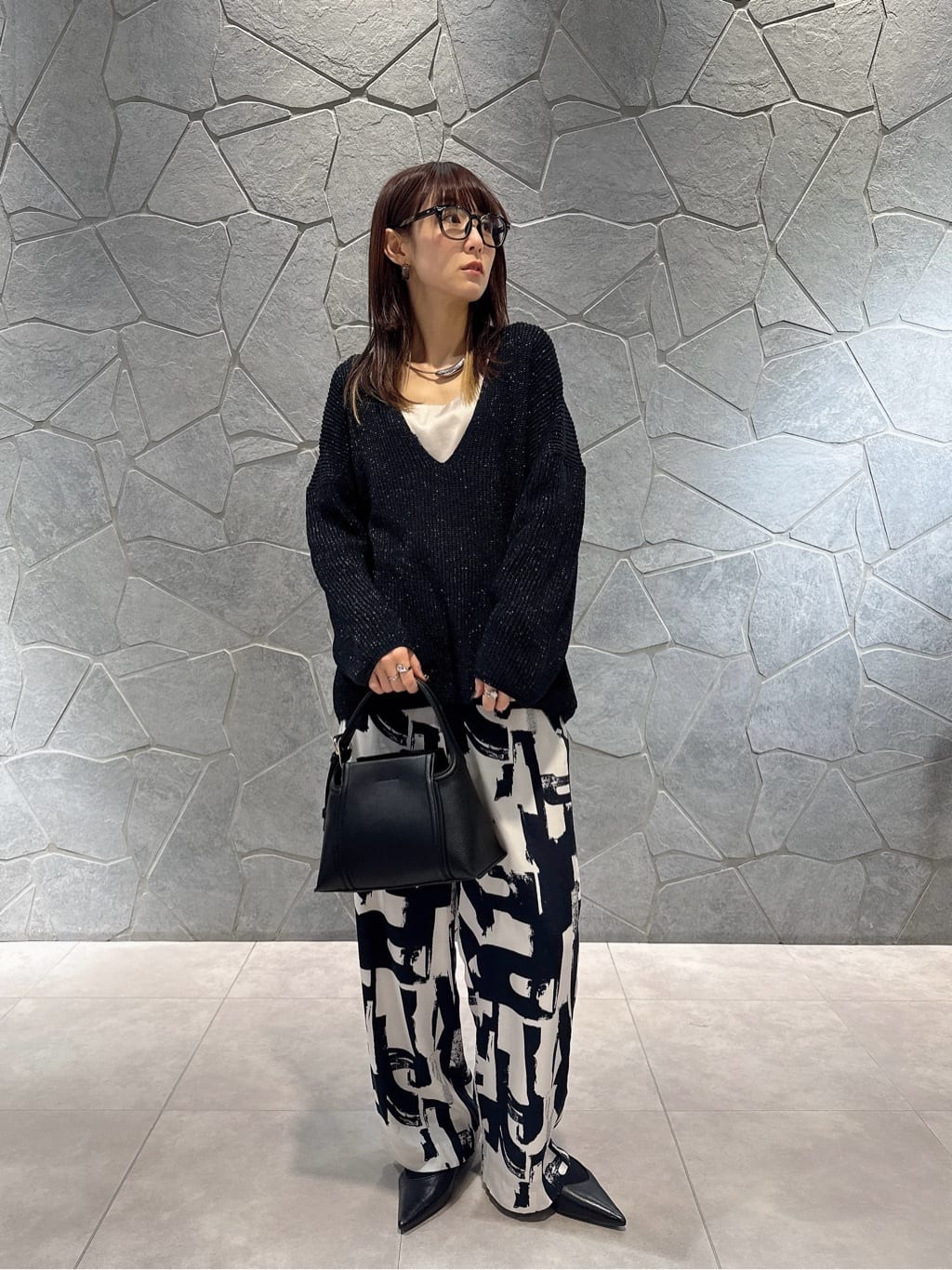 Vinの幾何柄ペイントワイドパンツを使ったコーディネートを紹介します。｜Rakuten Fashion(楽天ファッション／旧楽天ブランドアベニュー)5214841