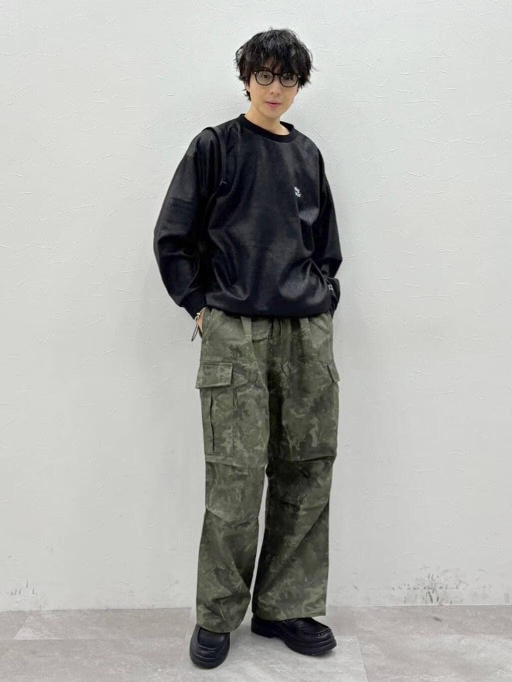 LAKOLEのレザーライク刺繍プルオーバーを使ったコーディネートを紹介します。｜Rakuten Fashion(楽天ファッション／旧楽天ブランドアベニュー)5214953