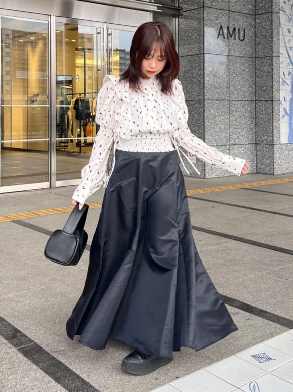 riendaの2WAYボウタイクロップドブラウスを使ったコーディネートを紹介します。｜Rakuten Fashion(楽天ファッション／旧楽天ブランドアベニュー)5218501