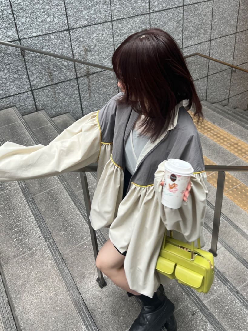 HeRIN.CYEのRANDOM HEM PLEATS ショートスカートを使ったコーディネートを紹介します。｜Rakuten Fashion(楽天ファッション／旧楽天ブランドアベニュー)5220957
