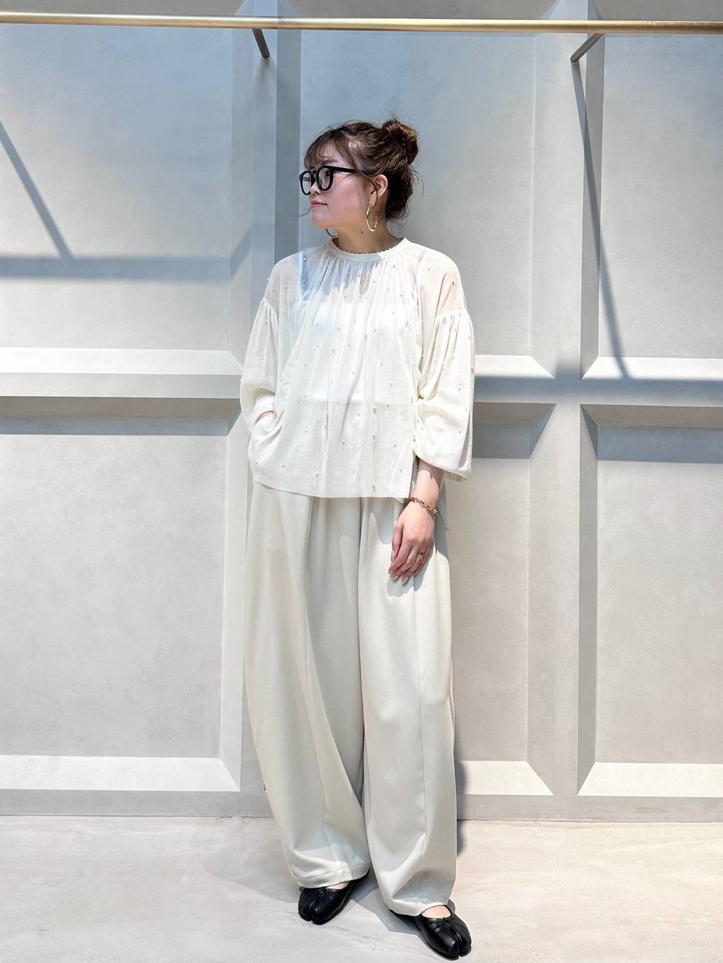 Curensologyのコットンチュールパールブラウスを使ったコーディネートを紹介します。｜Rakuten Fashion(楽天ファッション／旧楽天ブランドアベニュー)5235853