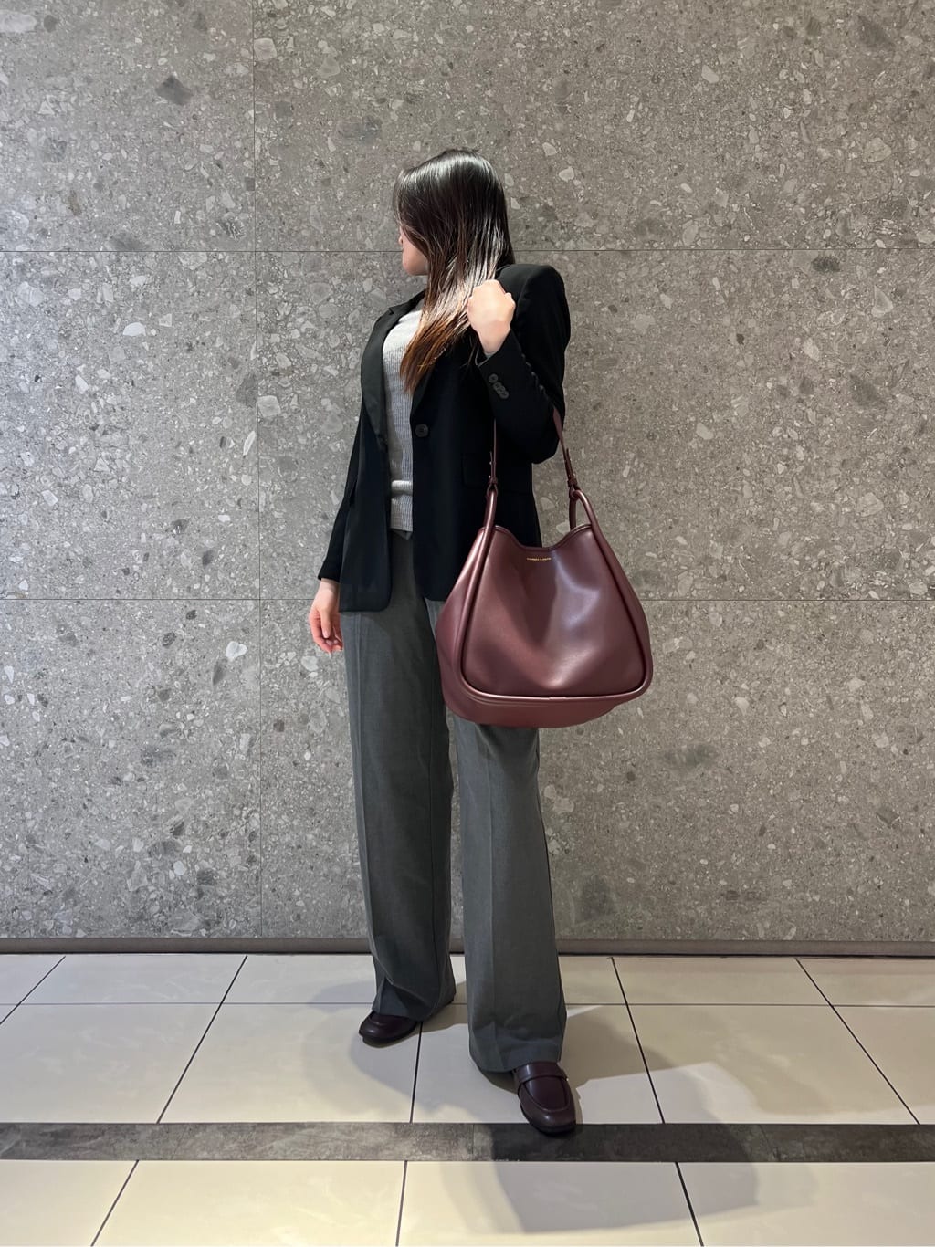 CHARLES & KEITH | サークルハンドル トートバッグ 【再入荷】(Black