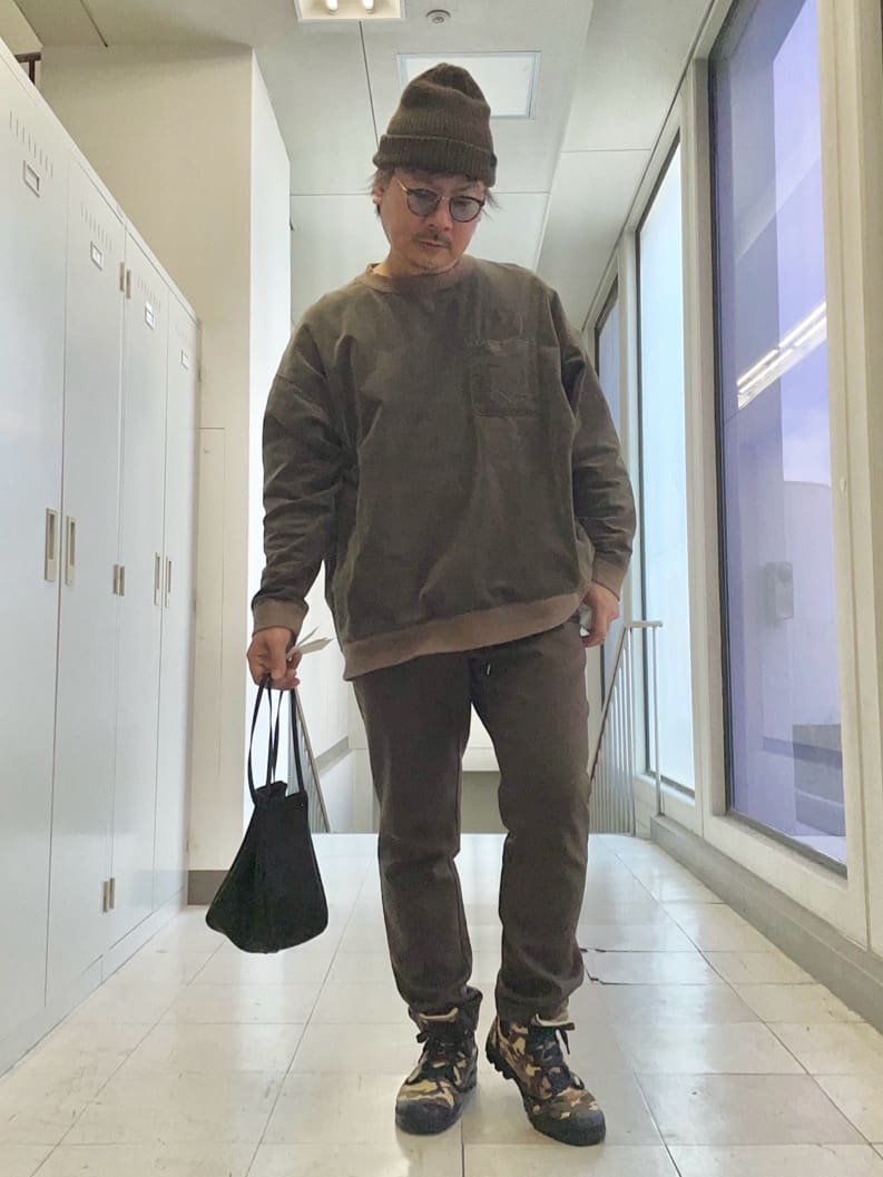 TAKEO KIKUCHIの【THE FLAGSHIP】ディアスキン 巾着バッグを使ったコーディネートを紹介します。｜Rakuten Fashion(楽天ファッション／旧楽天ブランドアベニュー)5237554