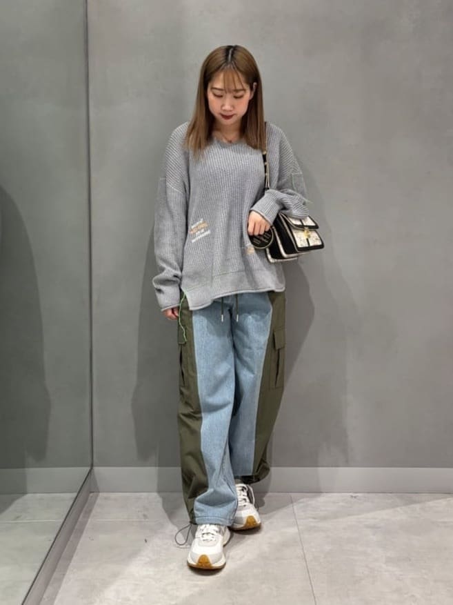 LASUDのドッキングカーゴデニムパンツを使ったコーディネートを紹介します。｜Rakuten Fashion(楽天ファッション／旧楽天ブランドアベニュー)5239435