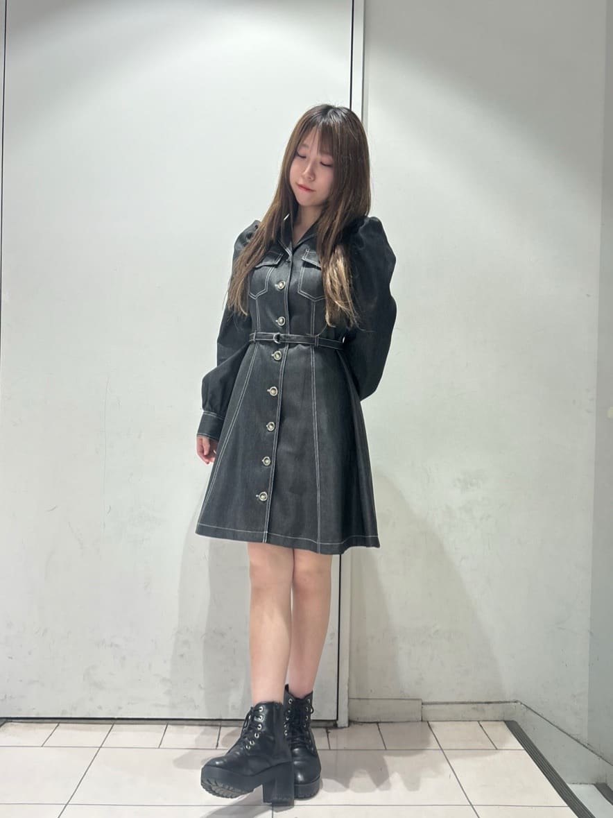 REDYAZELのデニムライクミニシャツワンピースを使ったコーディネートを紹介します。｜Rakuten Fashion(楽天ファッション／旧楽天ブランドアベニュー)5242557
