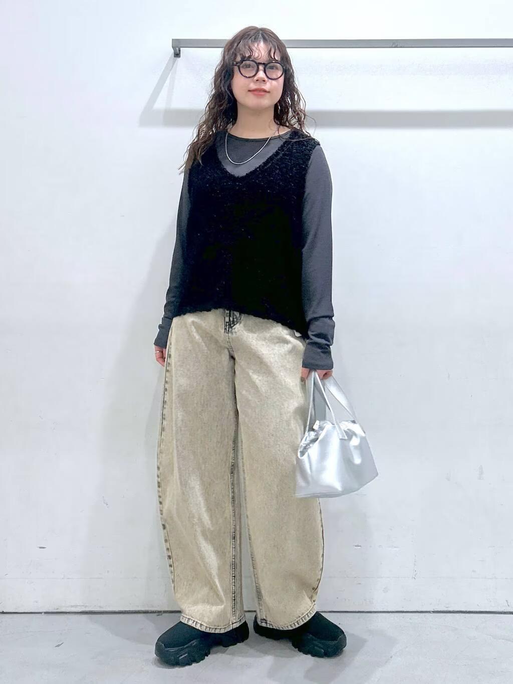 LAKOLEのフラッグヤーンニットベストを使ったコーディネートを紹介します。｜Rakuten Fashion(楽天ファッション／旧楽天ブランドアベニュー)5245886