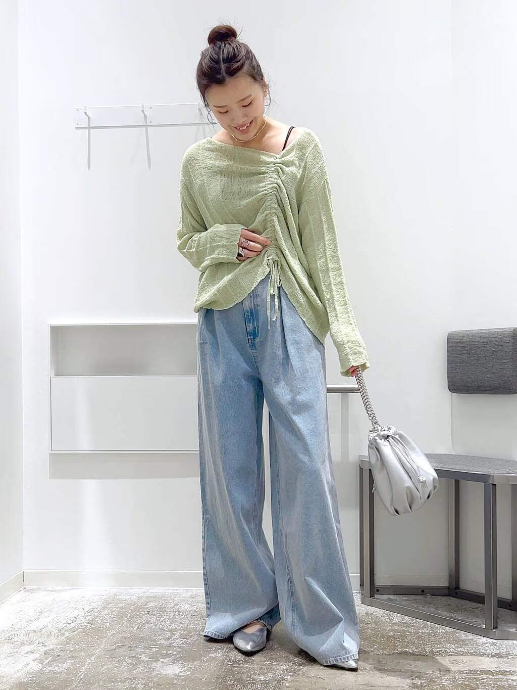 LAKOLEのドロストニットプルオーバーを使ったコーディネートを紹介します。｜Rakuten Fashion(楽天ファッション／旧楽天ブランドアベニュー)5245887