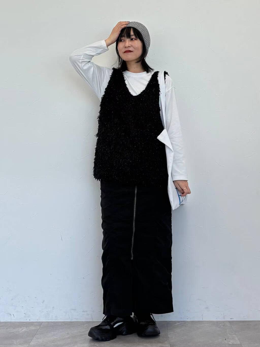 LAKOLEのフラッグヤーンニットベストを使ったコーディネートを紹介します。｜Rakuten Fashion(楽天ファッション／旧楽天ブランドアベニュー)5245847