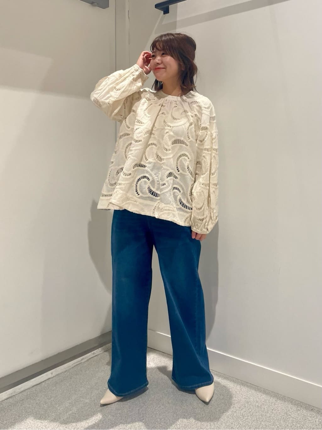 Vinのコットンエンブロイダリーブラウスを使ったコーディネートを紹介します。｜Rakuten Fashion(楽天ファッション／旧楽天ブランドアベニュー)5246972