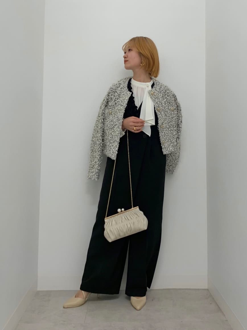 Vinのアシンメトリーフリルオールインワンを使ったコーディネートを紹介します。｜Rakuten Fashion(楽天ファッション／旧楽天ブランドアベニュー)5252634