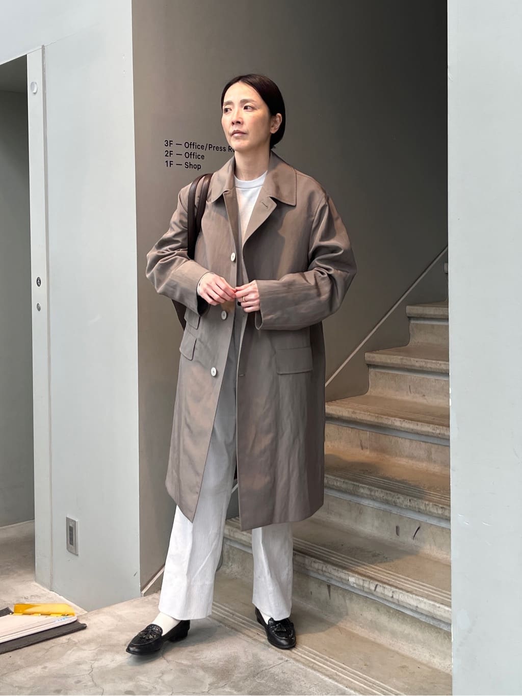 TAKEO KIKUCHIの【THE FLAGSHIP】ステンカラー スプリング コートを使ったコーディネートを紹介します。｜Rakuten Fashion(楽天ファッション／旧楽天ブランドアベニュー)5256168
