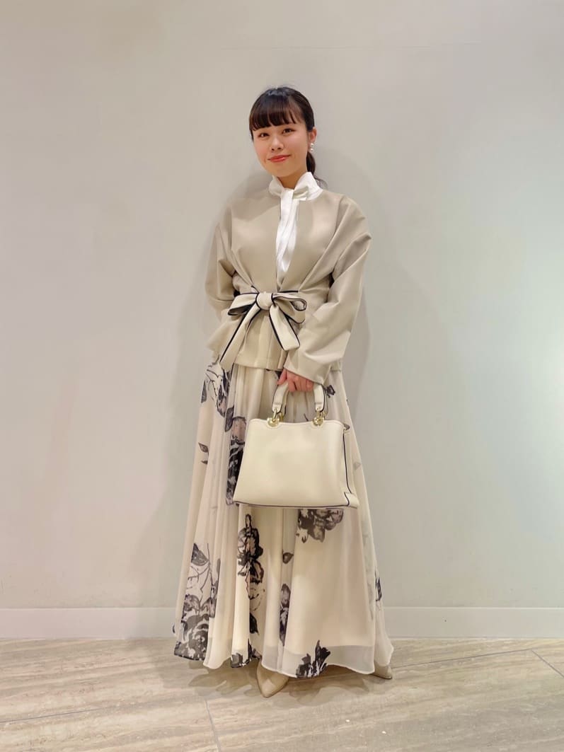 Vinのフラワープリントシフォンフレアスカートを使ったコーディネートを紹介します。｜Rakuten Fashion(楽天ファッション／旧楽天ブランドアベニュー)5257364