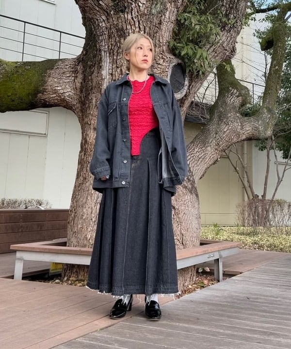 BEAMS WOMENのワイドプリーツ デニムスカートを使ったコーディネートを紹介します。｜Rakuten Fashion(楽天ファッション／旧楽天ブランドアベニュー)5260431