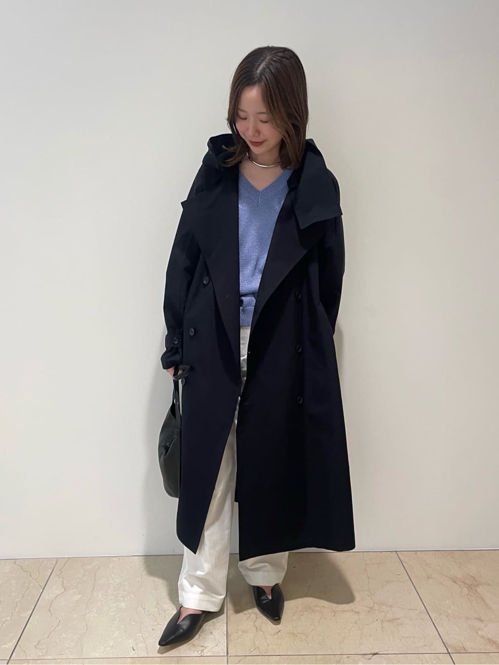 1er ArrondissementのブライトニットVネックプルオーバーを使ったコーディネートを紹介します。｜Rakuten Fashion(楽天ファッション／旧楽天ブランドアベニュー)5267997