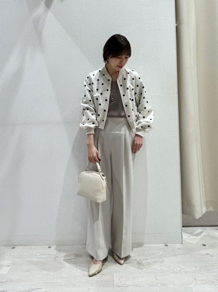 Vinのハイウエストセンタープレスパンツを使ったコーディネートを紹介します。｜Rakuten Fashion(楽天ファッション／旧楽天ブランドアベニュー)5275543