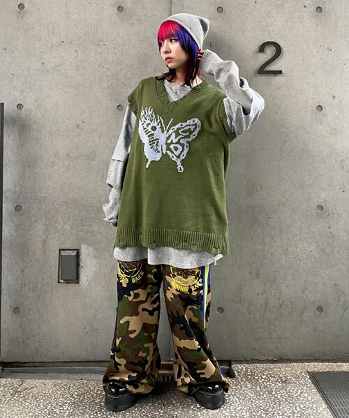 Candy StripperのFIRE BUTTERFLY BEANIEを使ったコーディネートを紹介します。｜Rakuten Fashion(楽天ファッション／旧楽天ブランドアベニュー)5277625