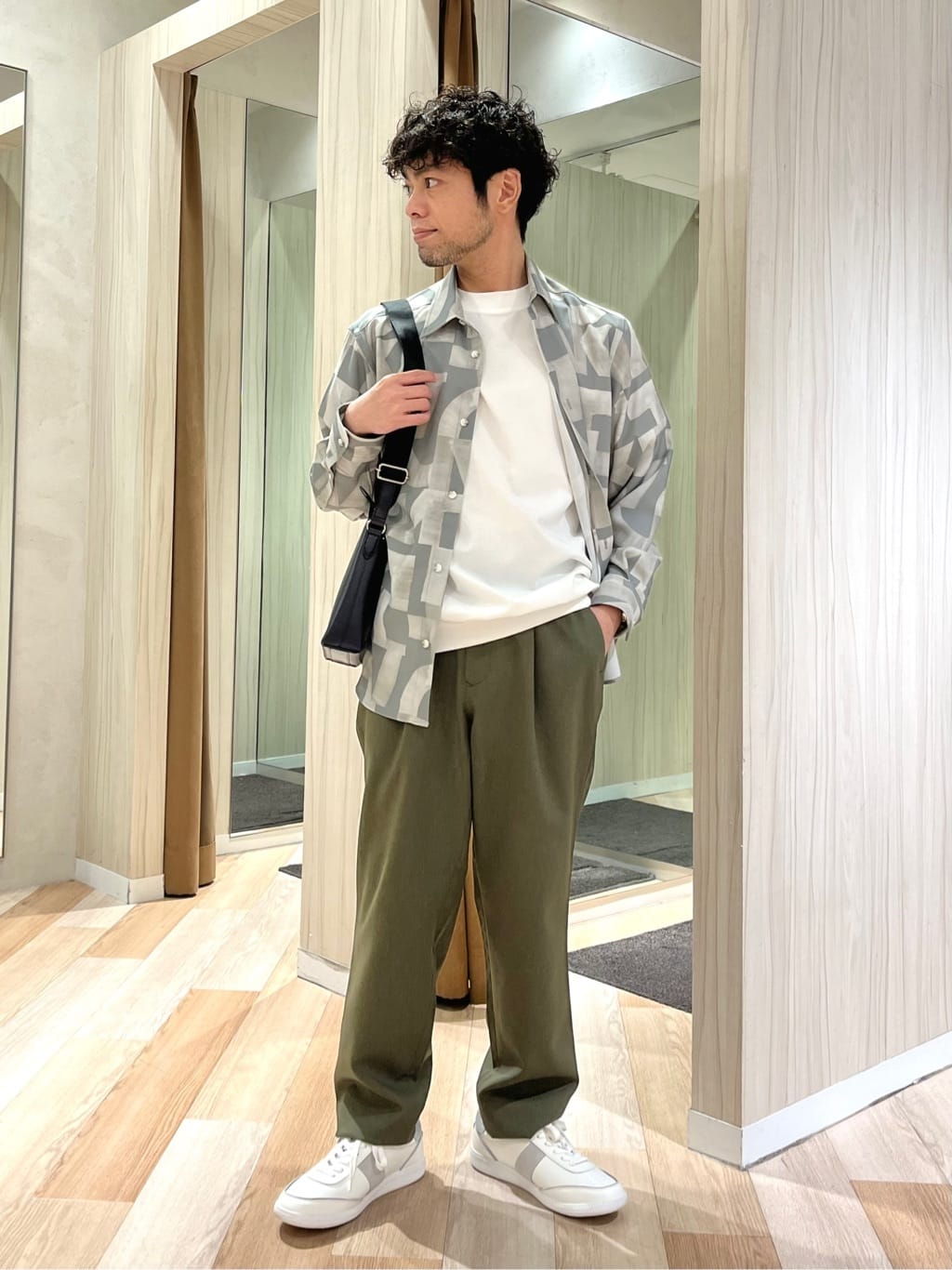 TAKEO KIKUCHIの【Made in JAPAN】スライドパズル柄 シャツを使ったコーディネートを紹介します。｜Rakuten Fashion(楽天ファッション／旧楽天ブランドアベニュー)5287045