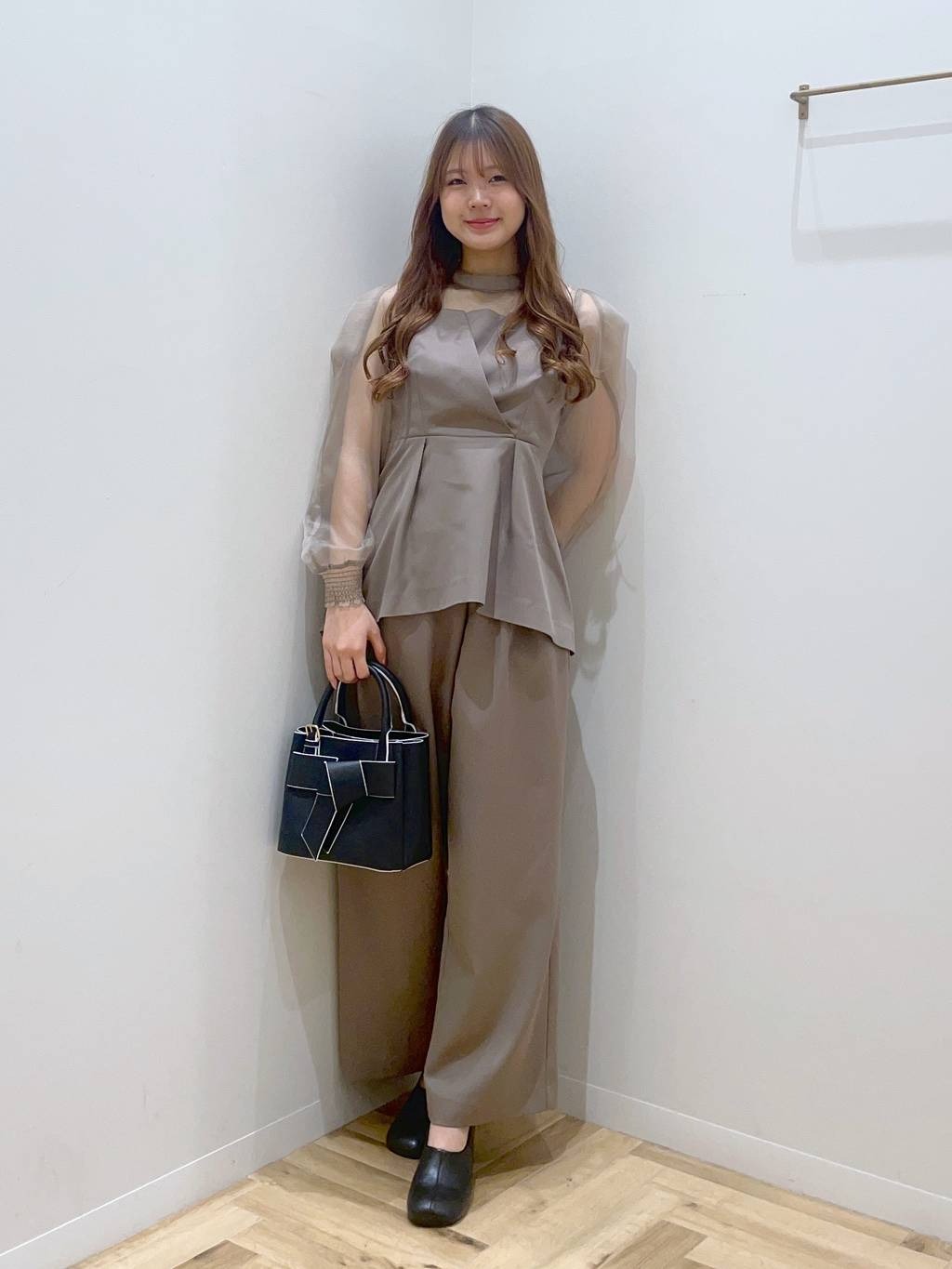 mysty womanのリボンモチーフバッグを使ったコーディネートを紹介します。｜Rakuten Fashion(楽天ファッション／旧楽天ブランドアベニュー)5295528
