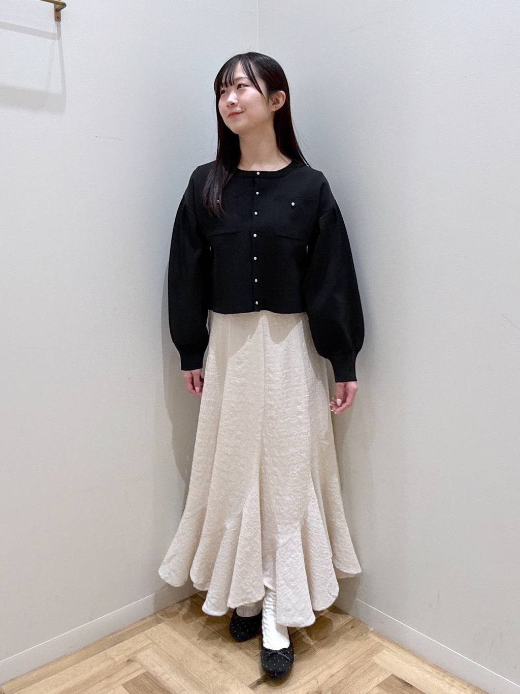 mysty womanのシャーリングエスカルゴスカート2を使ったコーディネートを紹介します。｜Rakuten Fashion(楽天ファッション／旧楽天ブランドアベニュー)5295515