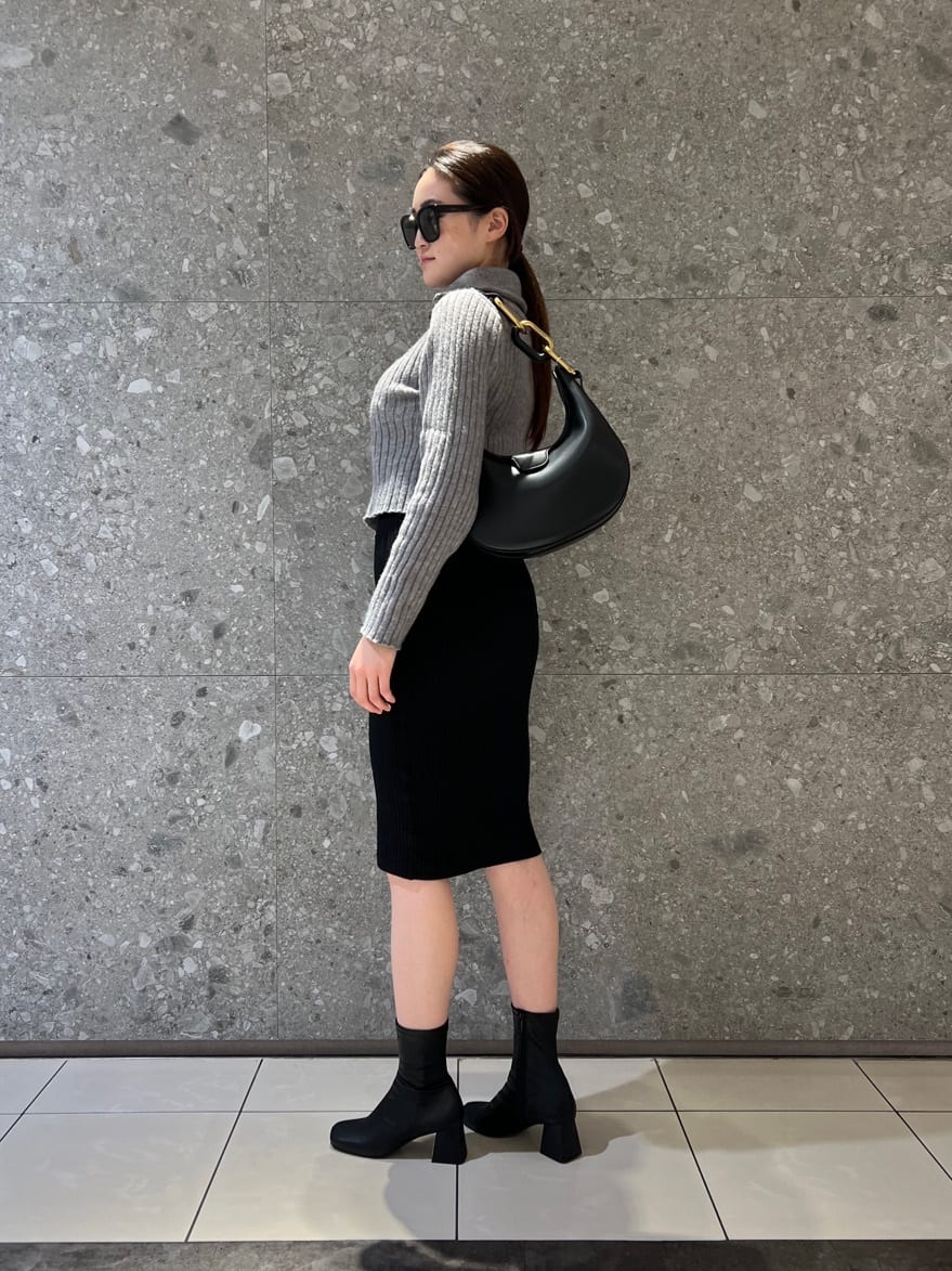 CHARLES & KEITH | Kora コラ メタリックアクセントムーンバッグ