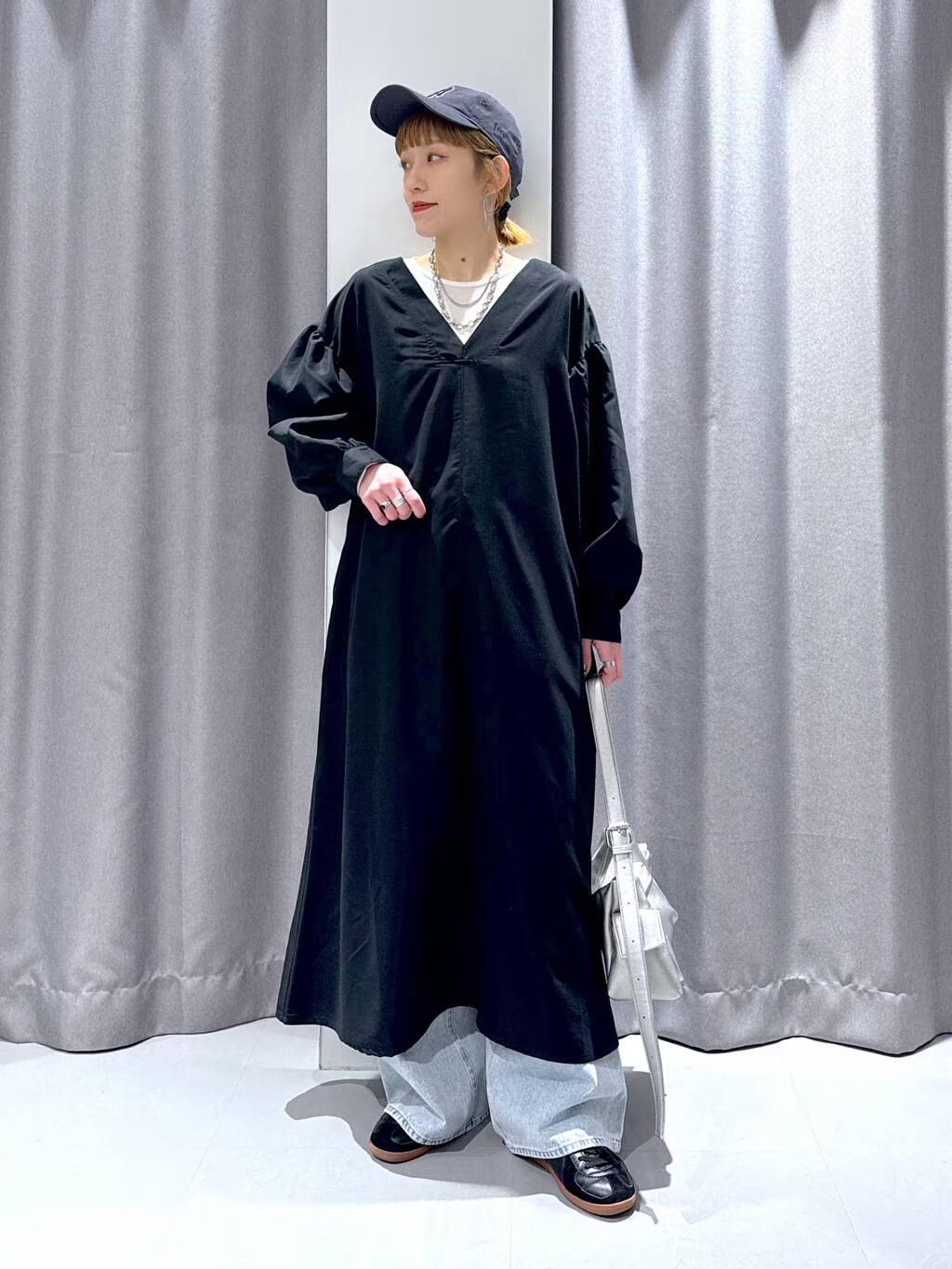 LAKOLEの袖ボリューム長袖ワンピースを使ったコーディネートを紹介します。｜Rakuten Fashion(楽天ファッション／旧楽天ブランドアベニュー)5311818