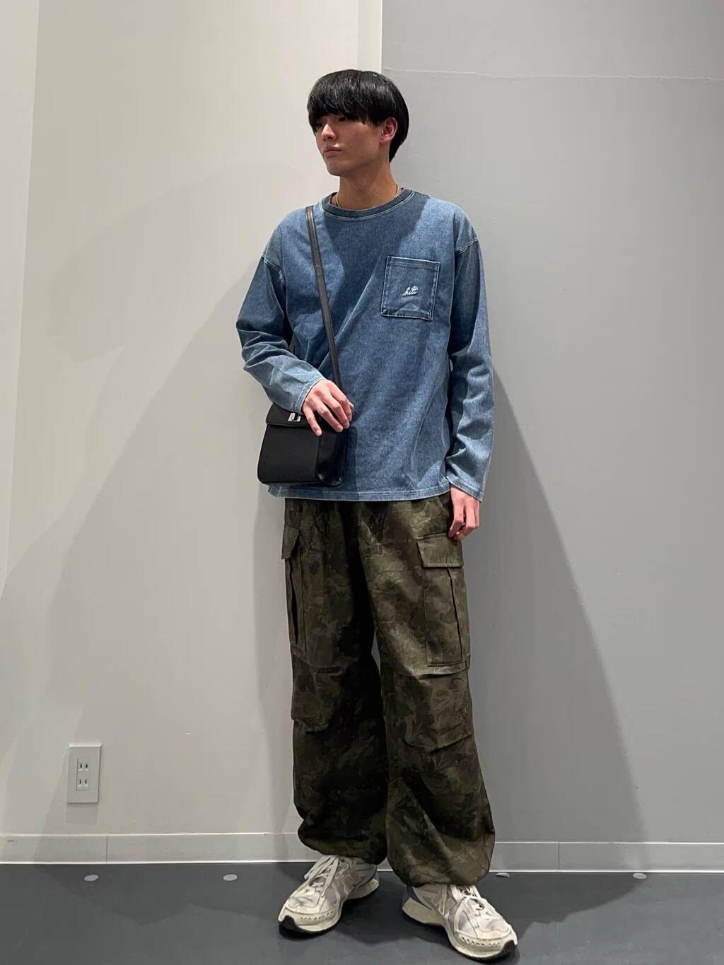 LAKOLEの迷彩カーゴパンツを使ったコーディネートを紹介します。｜Rakuten Fashion(楽天ファッション／旧楽天ブランドアベニュー)5311844