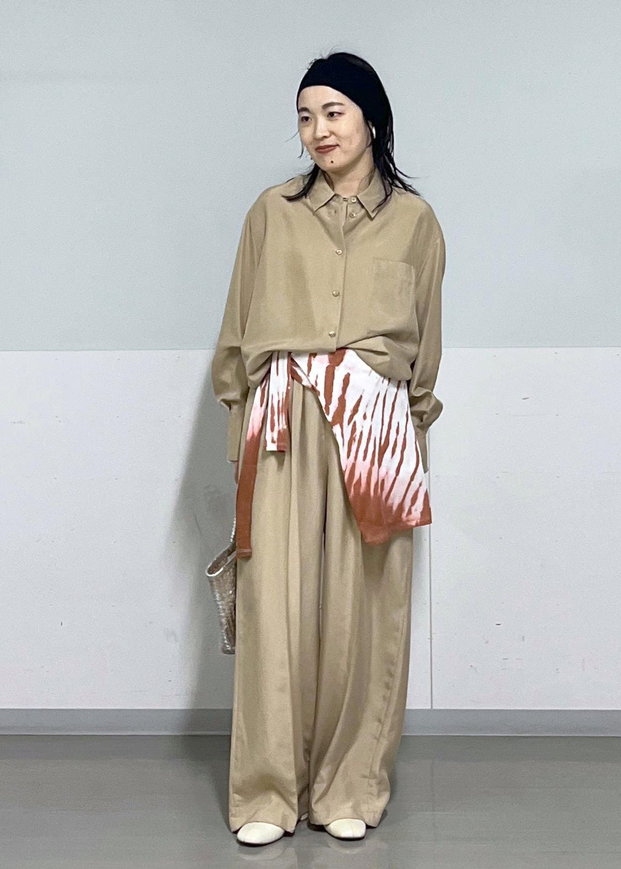 SALON adam et rope'の[25SS]GENTLE SILK シャツ【セットアップ対応】を使ったコーディネートを紹介します。｜Rakuten Fashion(楽天ファッション／旧楽天ブランドアベニュー)5334377