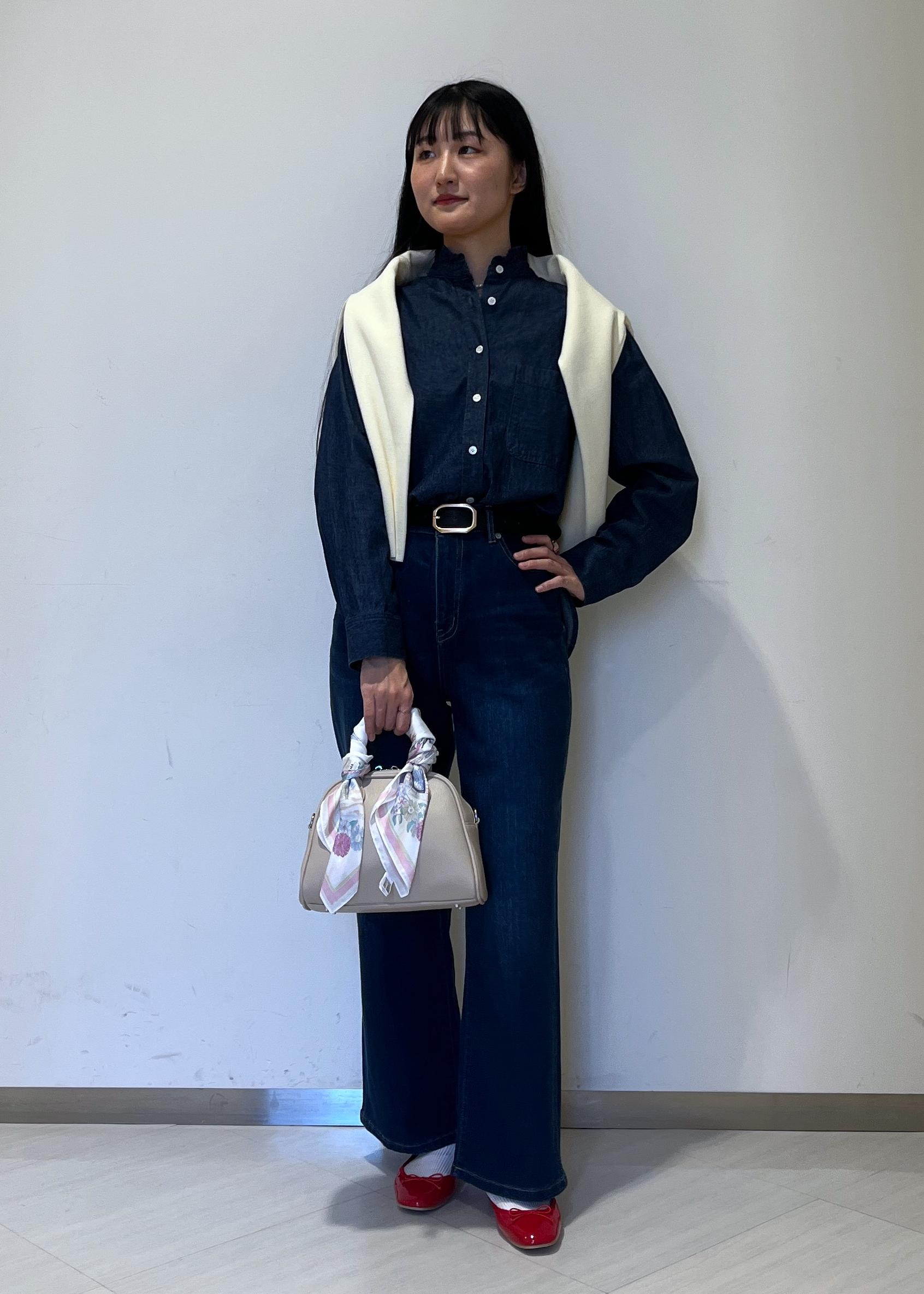 ROPE' PICNICのフリルカラーデニムシャツを使ったコーディネートを紹介します。｜Rakuten Fashion(楽天ファッション／旧楽天ブランドアベニュー)5369150