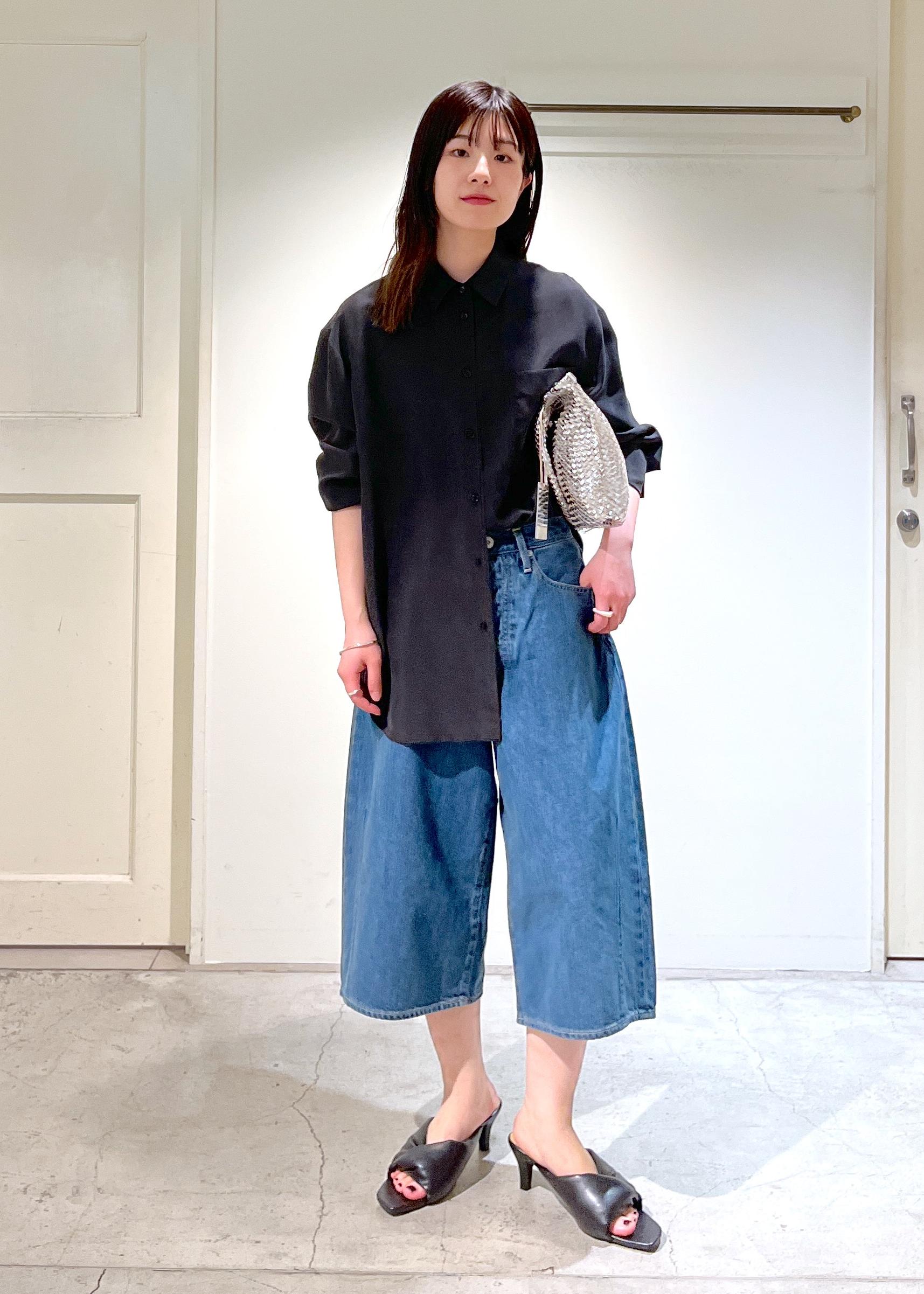 SALON adam et rope'の[25SS]GENTLE SILK シャツ【セットアップ対応】を使ったコーディネートを紹介します。｜Rakuten Fashion(楽天ファッション／旧楽天ブランドアベニュー)5403893