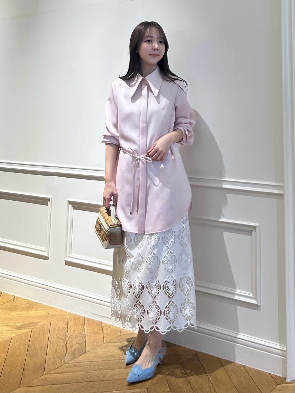 allurevilleの【LOULOU WILLOUGHBY】ビッグカラーロングシャツを使ったコーディネートを紹介します。｜Rakuten Fashion(楽天ファッション／旧楽天ブランドアベニュー)5312571