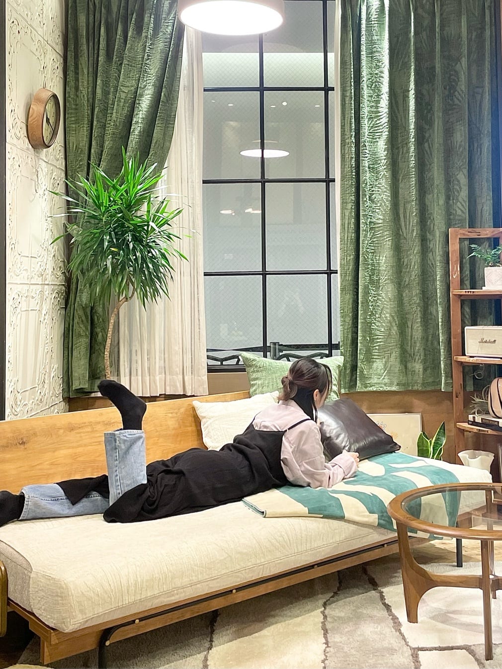 journal standard FurnitureのFEATHER CUSHION PRESS JSF クッション中材 45cm角を使ったコーディネートを紹介します。｜Rakuten Fashion(楽天ファッション／旧楽天ブランドアベニュー)5317222