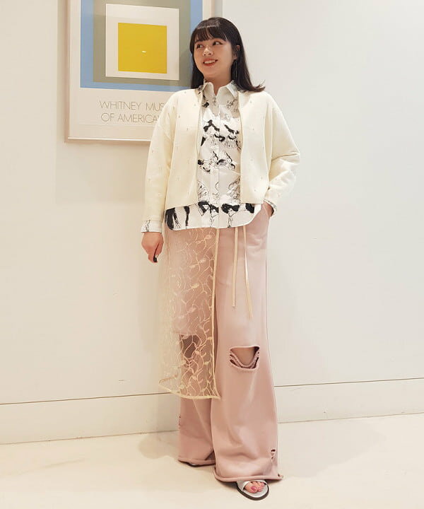 BEAMS HEARTの【9/25新規値下げ】ダメージ スウェット パンツを使ったコーディネートを紹介します。｜Rakuten Fashion(楽天ファッション／旧楽天ブランドアベニュー)5320253