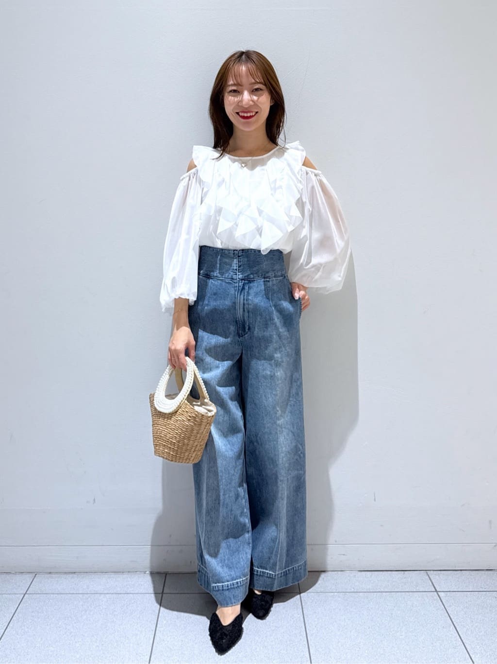La boutique BonBonの【美脚見え】バックレースアップデニム