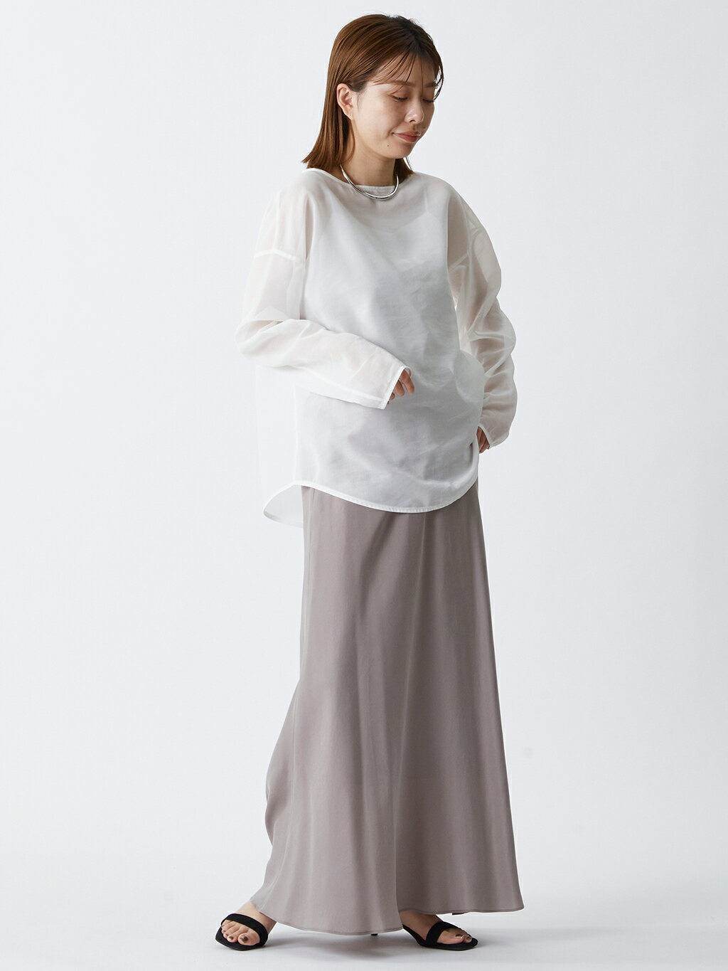 1er Arrondissementのオーガンジークルーネックブラウスを使ったコーディネートを紹介します。｜Rakuten Fashion(楽天ファッション／旧楽天ブランドアベニュー)5329621