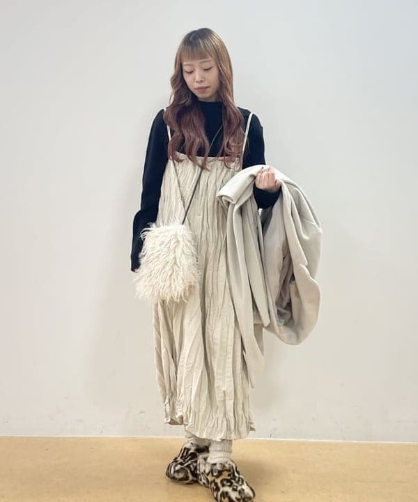 BEAMS HEARTのロングチェスターコートを使ったコーディネートを紹介します。｜Rakuten Fashion(楽天ファッション／旧楽天ブランドアベニュー)5330543